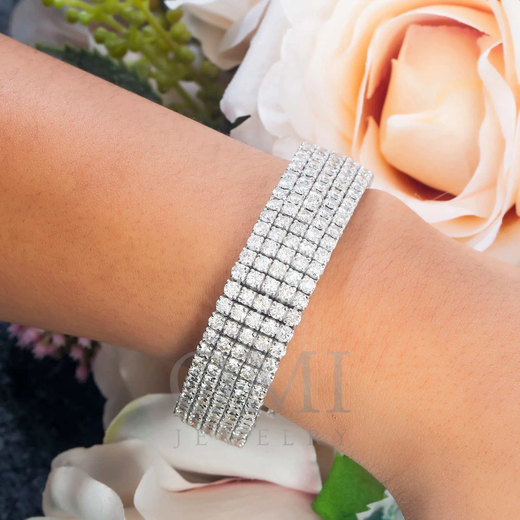 18K GOLD ROUND DIAMOND MULTI-ROW TENNIS BRACELET