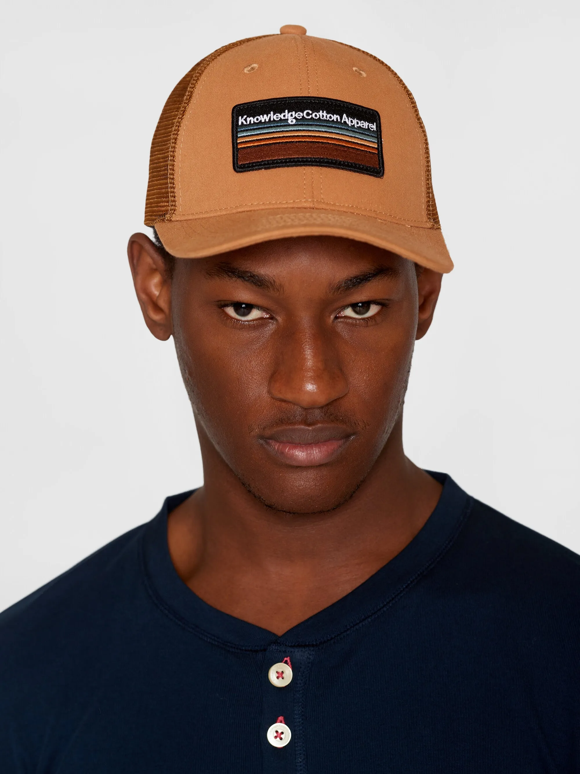 Badge twill trucker cap - Brown Sugar