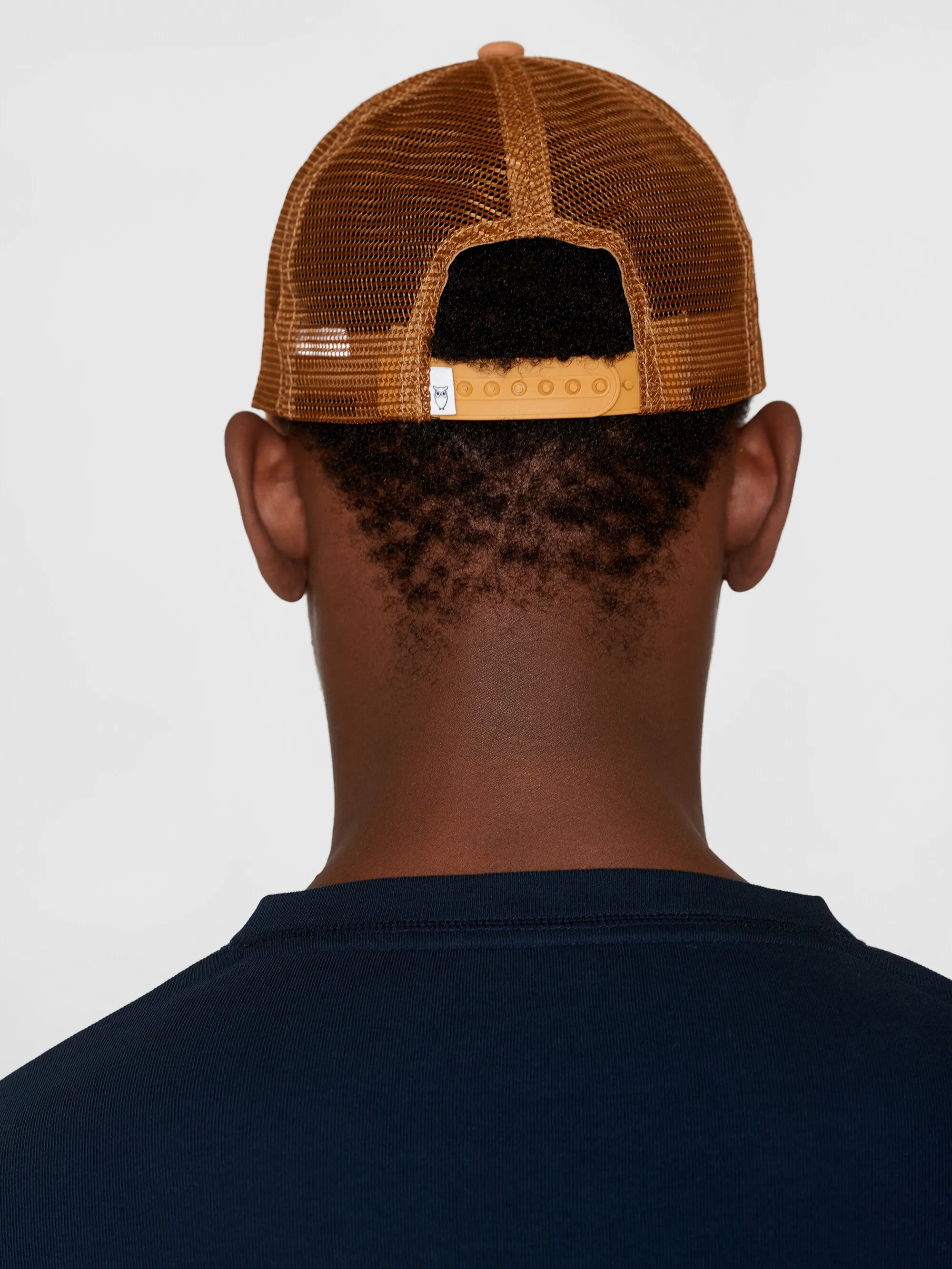 Badge twill trucker cap - Brown Sugar