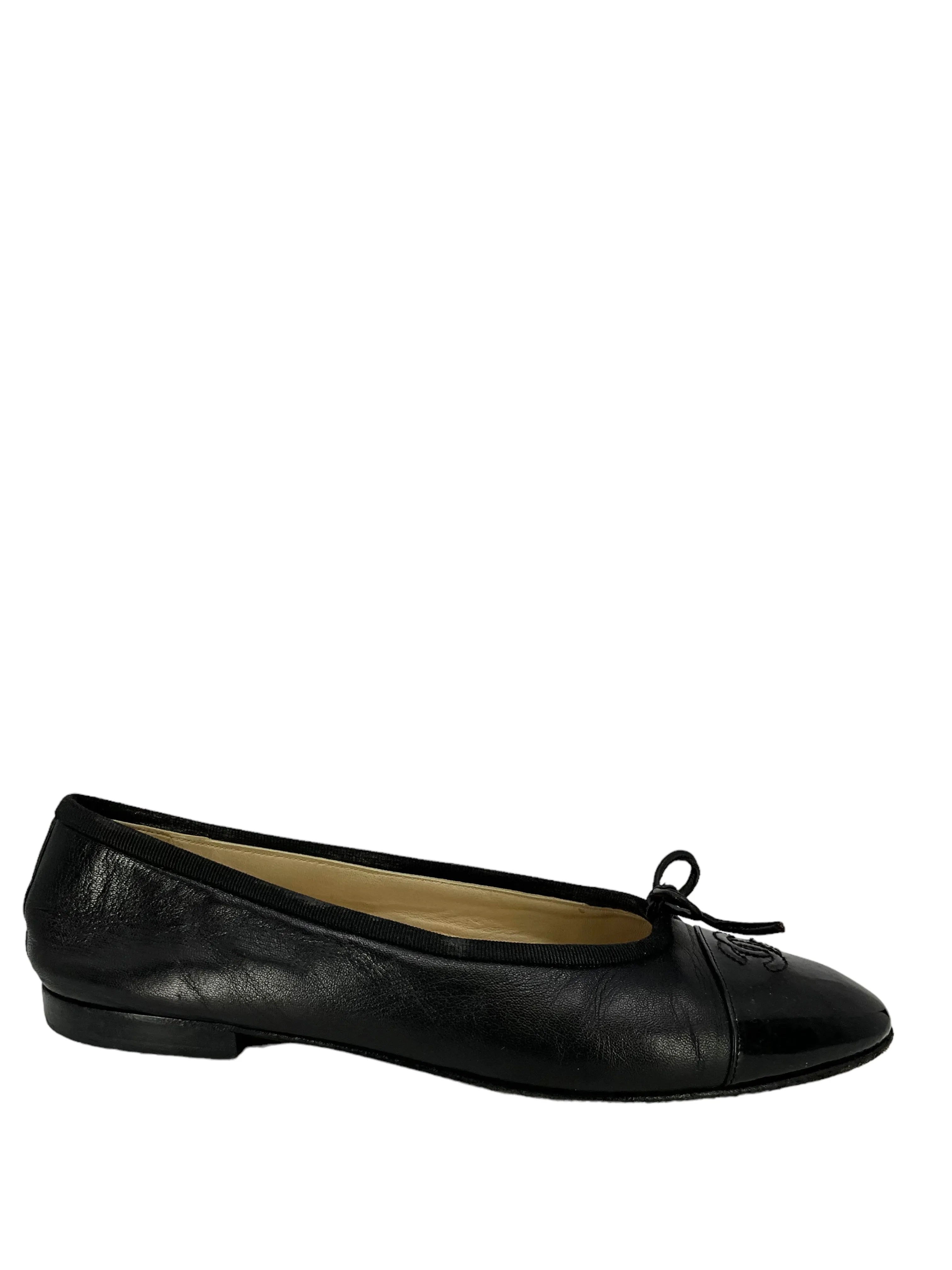 CHANEL CC Cap Toe Lambskin Leather Ballet Flats Size 8