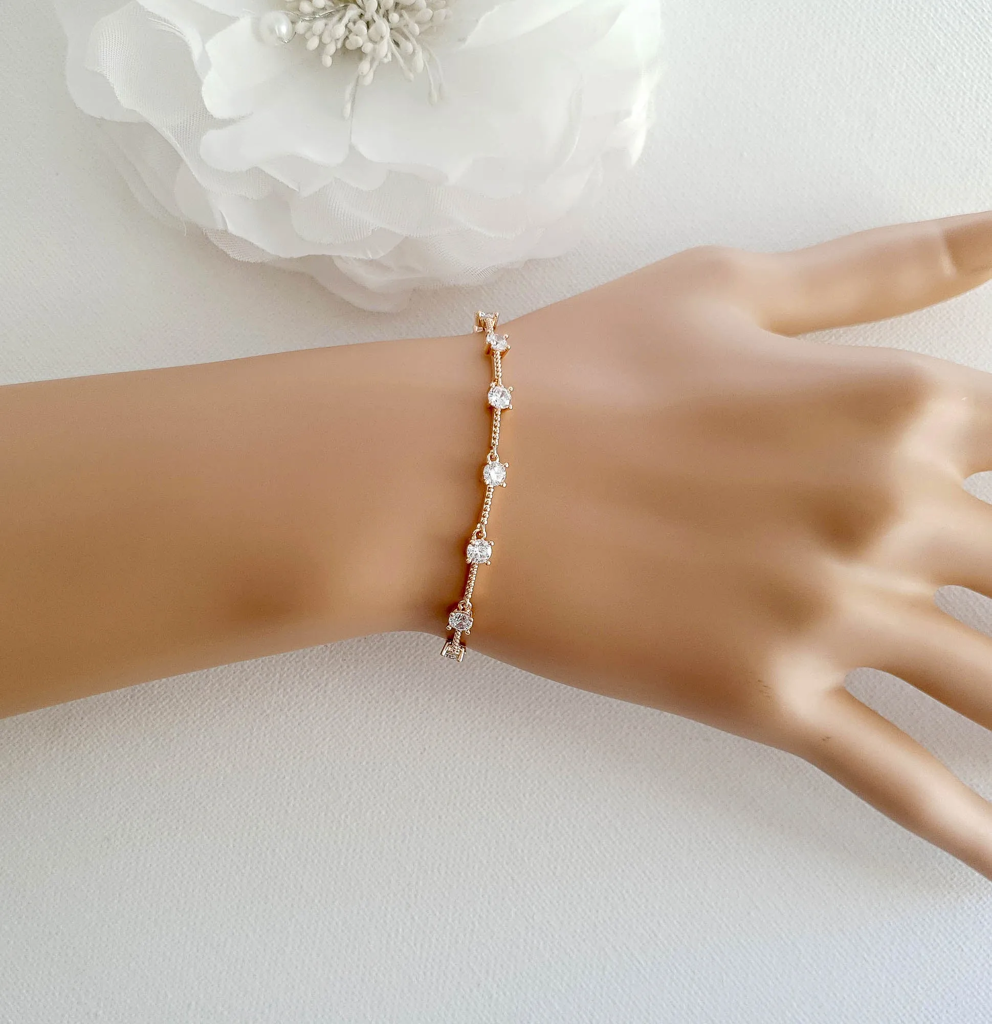 Delicate Bracelet in 14k Yellow Gold-Ginger