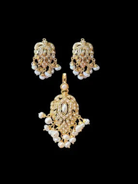 Gold plated jadau silver pendant set in fresh water pearls  ( READY TO SHIP )