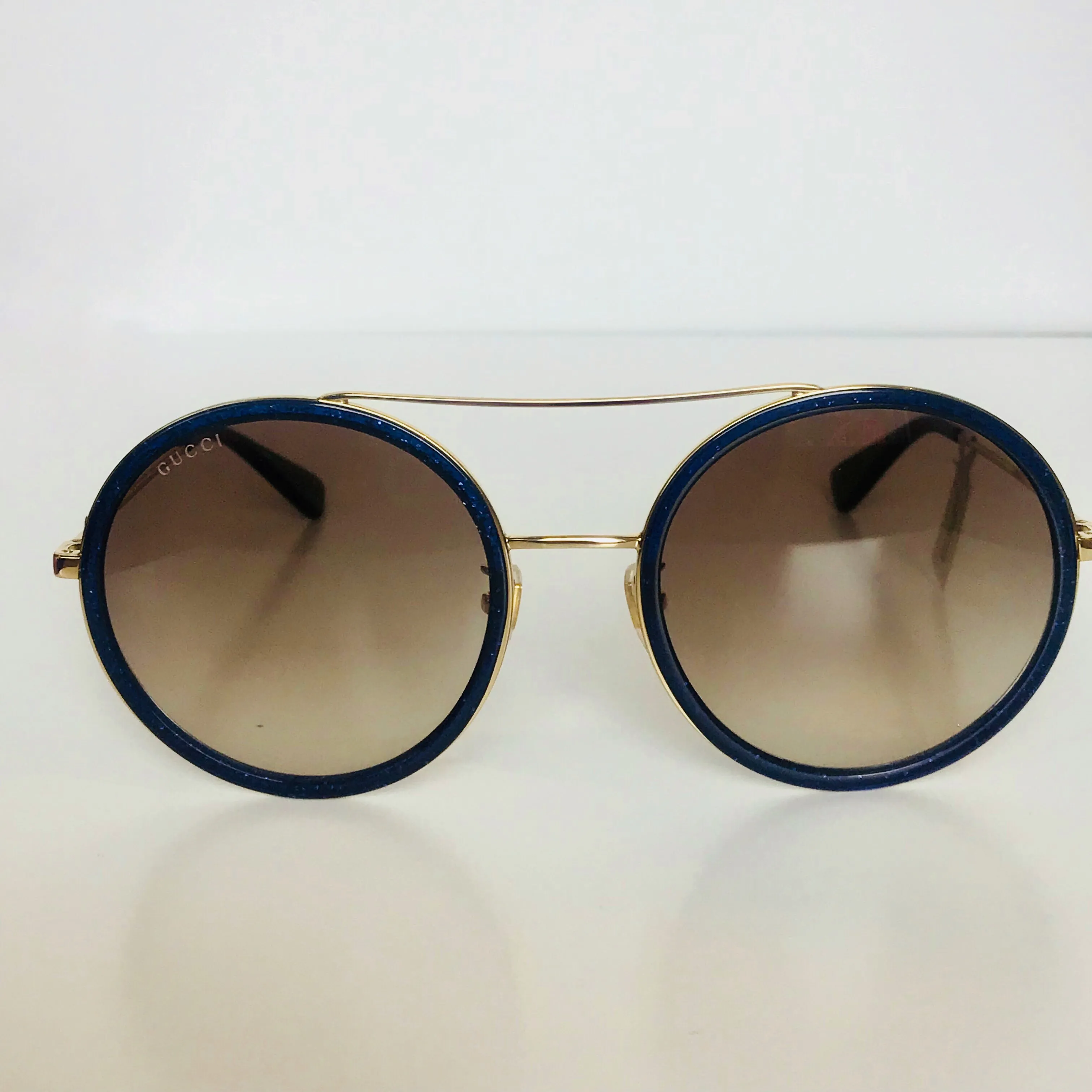 Gucci Round Frame Glasses with Gold Bar