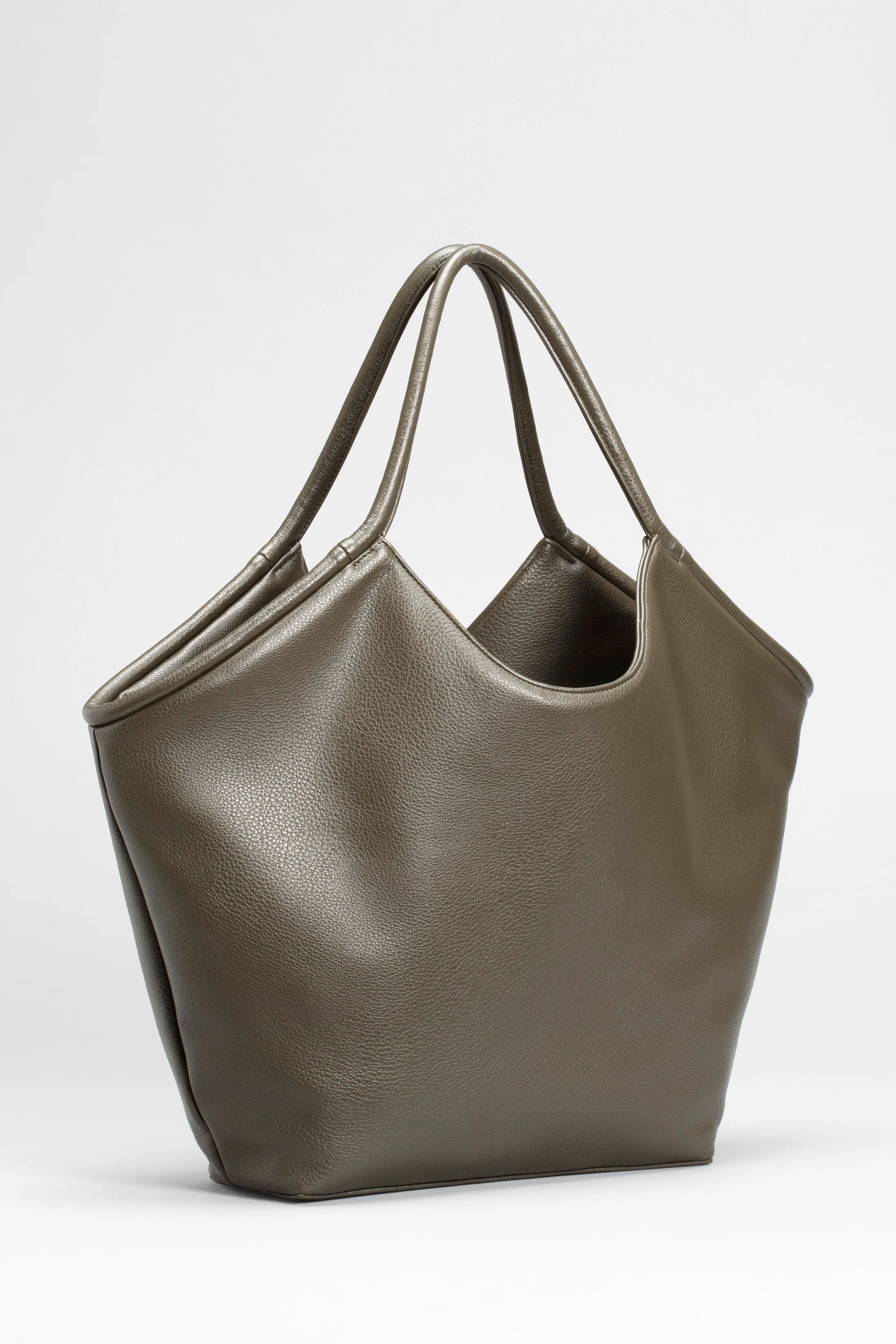 Ivet Tote