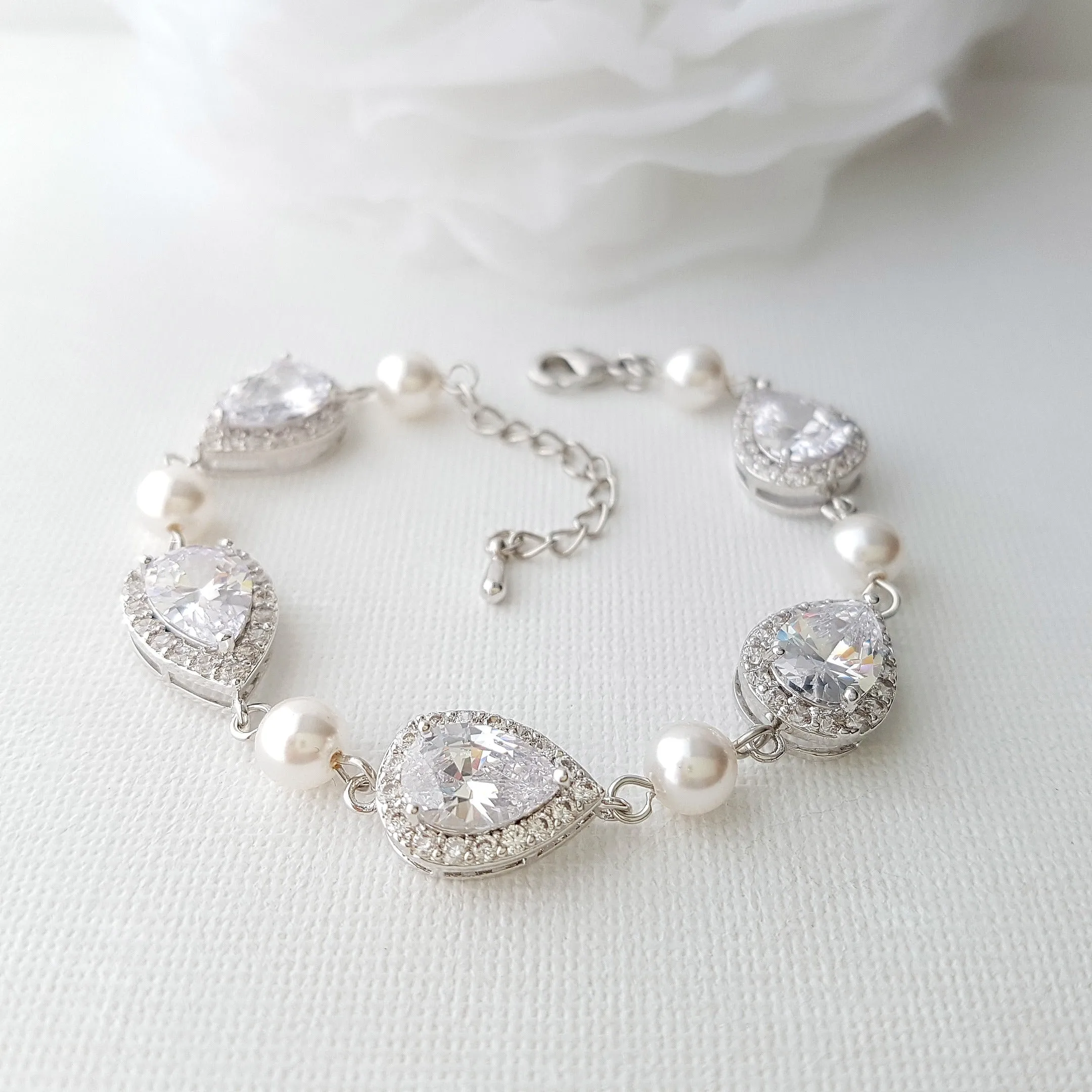 Silver Pearl Bracelet- Emma