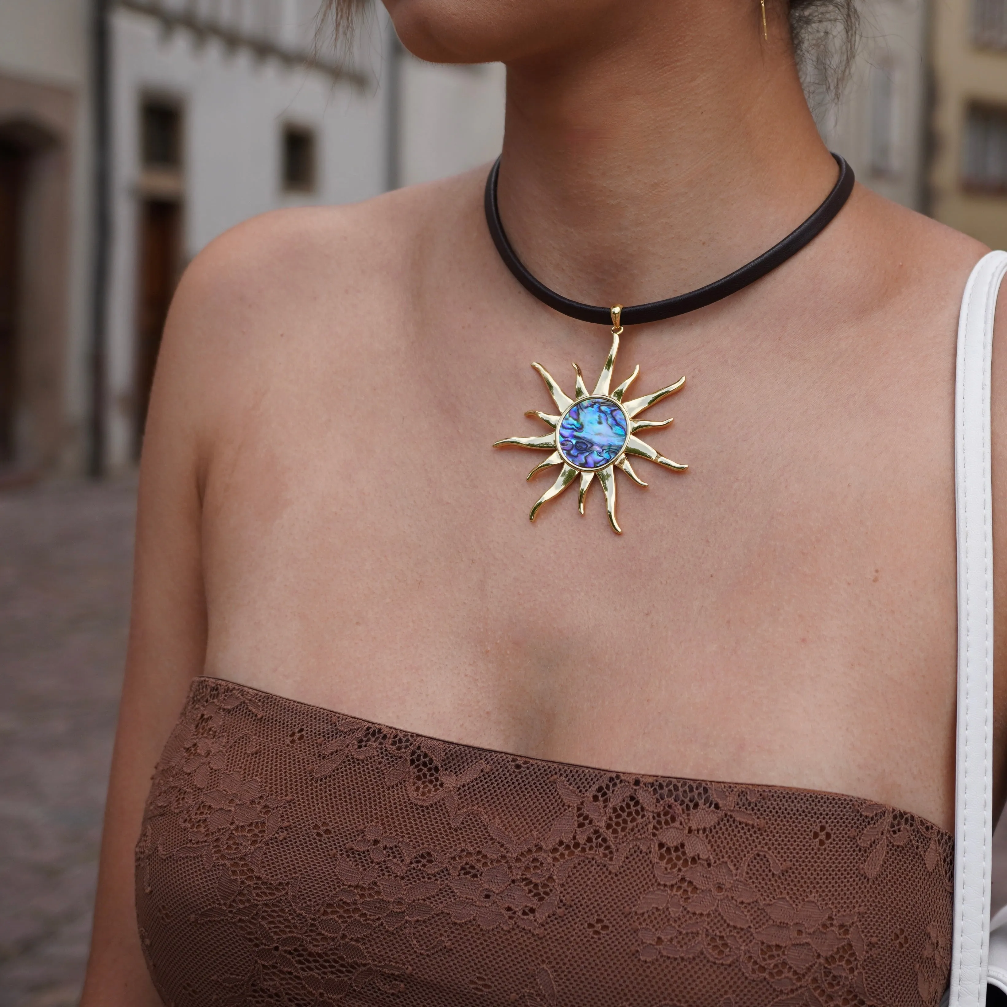 Soleil Choker